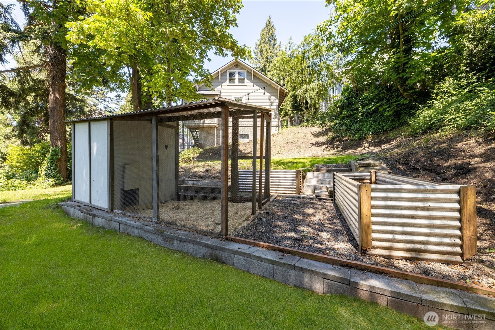 112 E Division Street Property Photo 35
