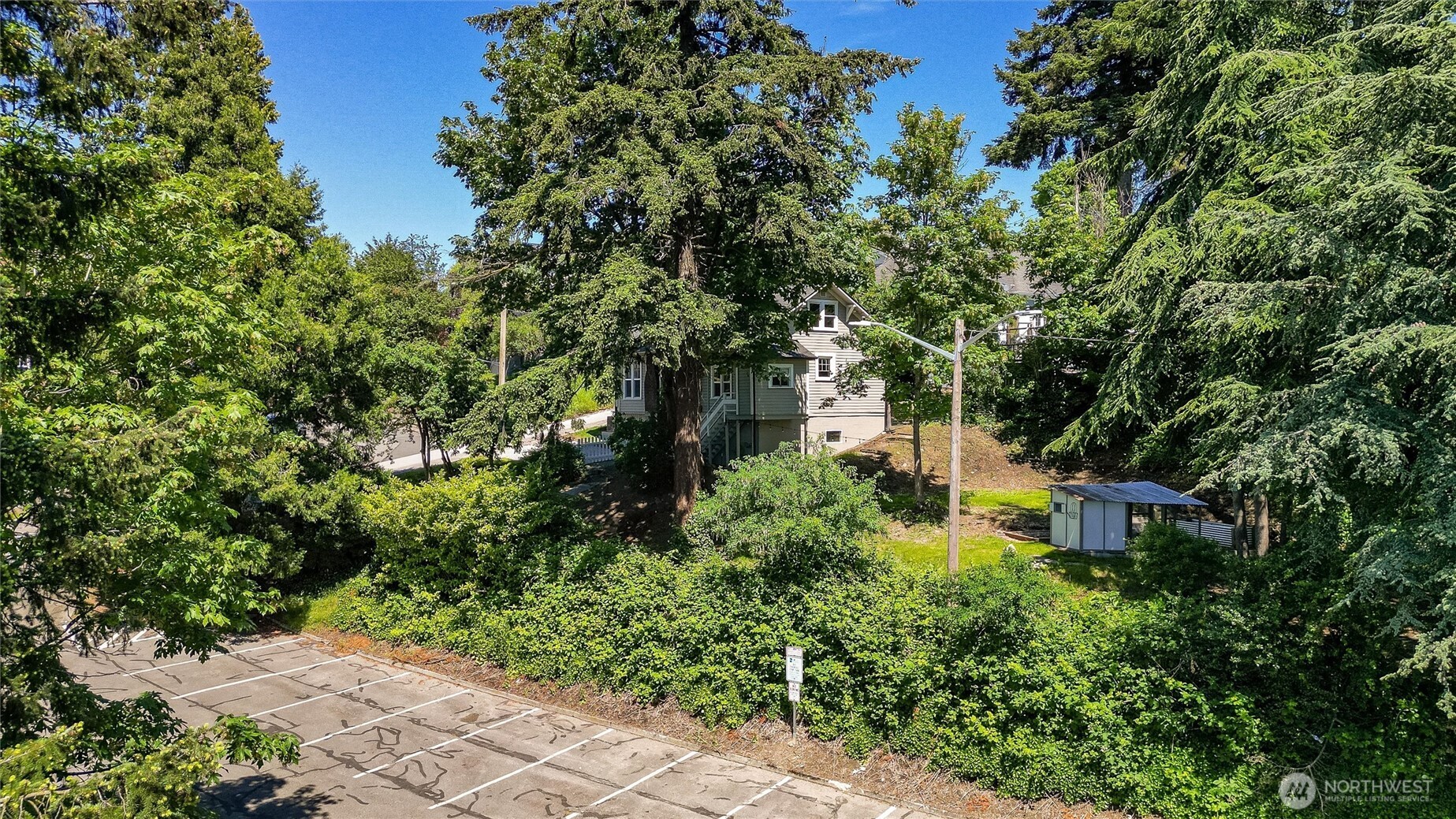 112 E Division Street Property Photo 38