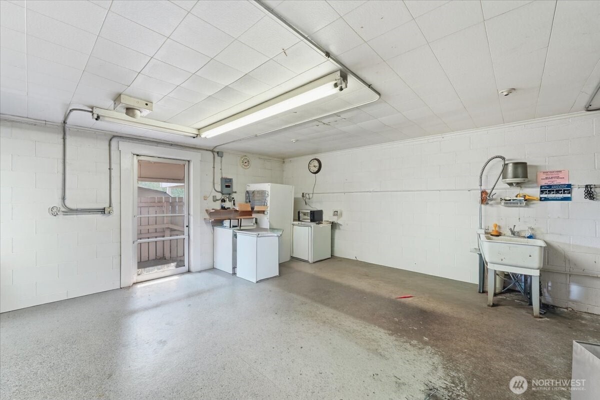 21 W 4th Avenue Property Photo 16