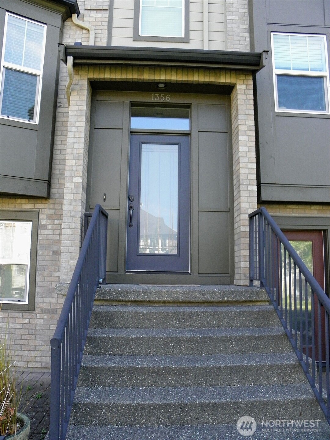1356 Greenwich Walk Property Photo 2