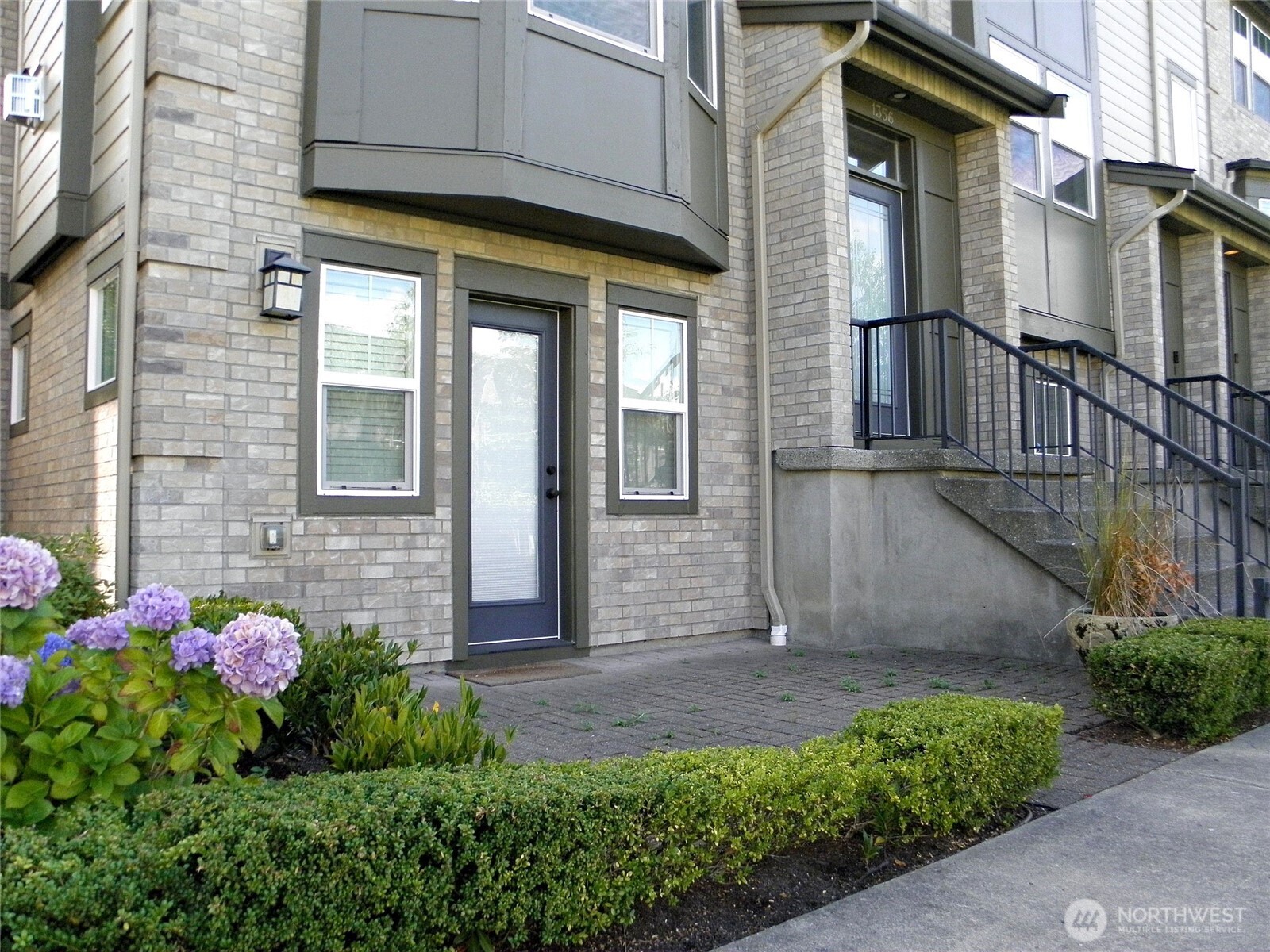 1356 Greenwich Walk Property Photo 3