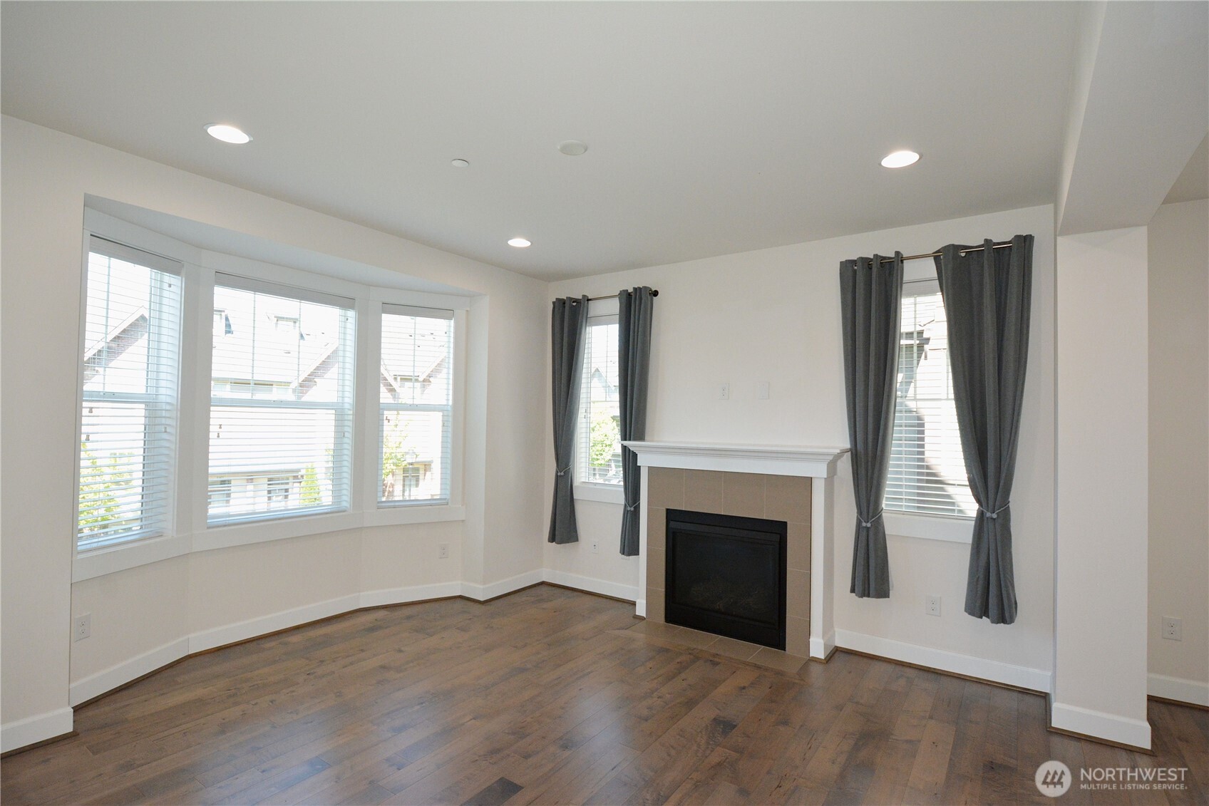 1356 Greenwich Walk Property Photo 4