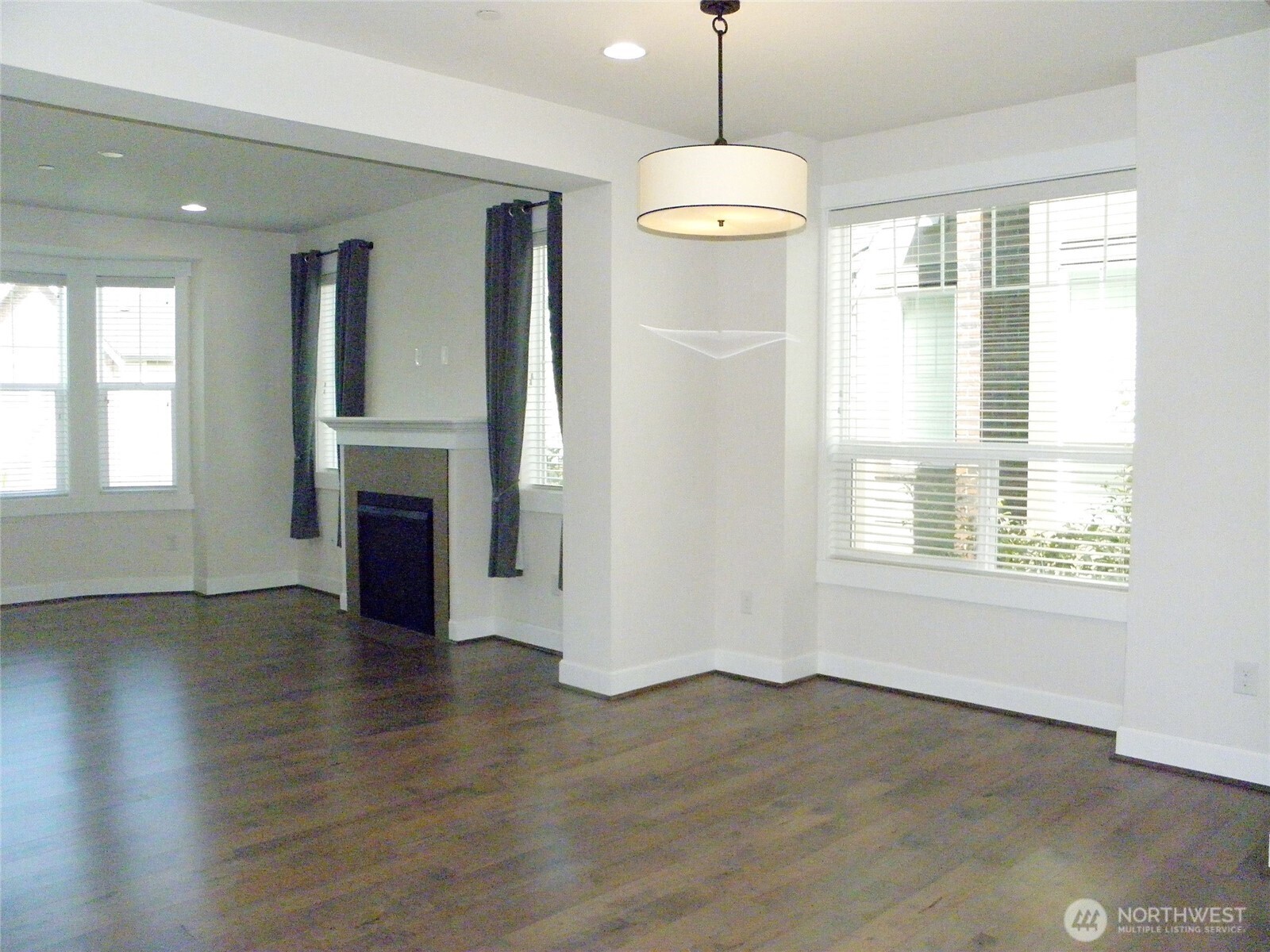 1356 Greenwich Walk Property Photo 6