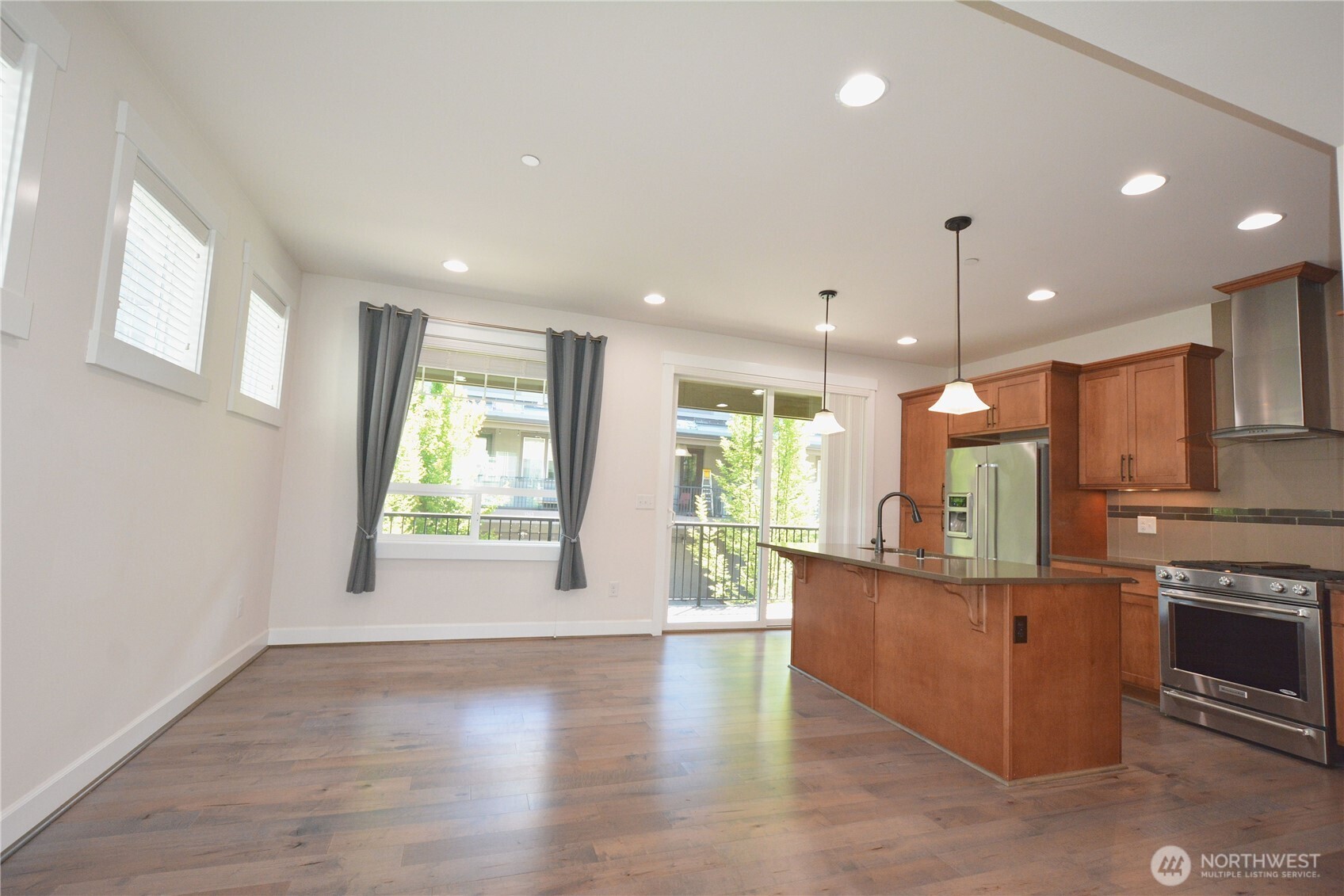 1356 Greenwich Walk Property Photo 9
