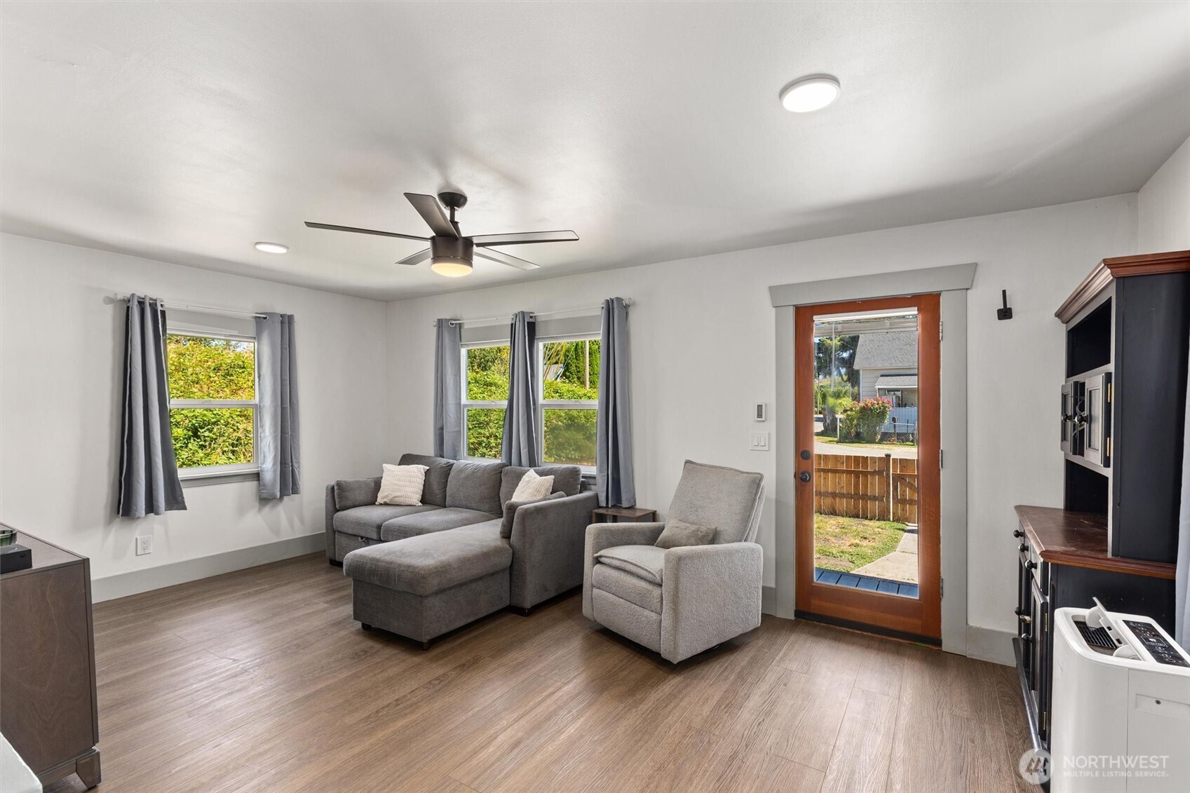 1301 Walter Street Property Photo 4