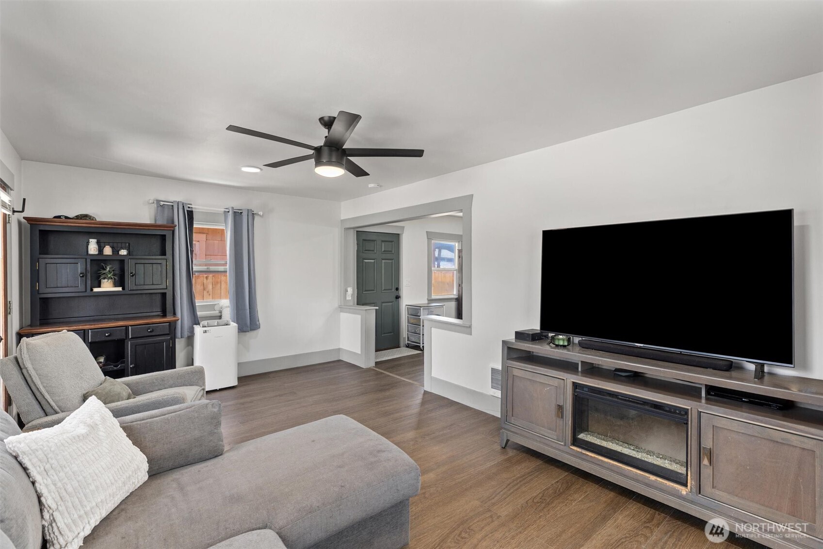 1301 Walter Street Property Photo 6