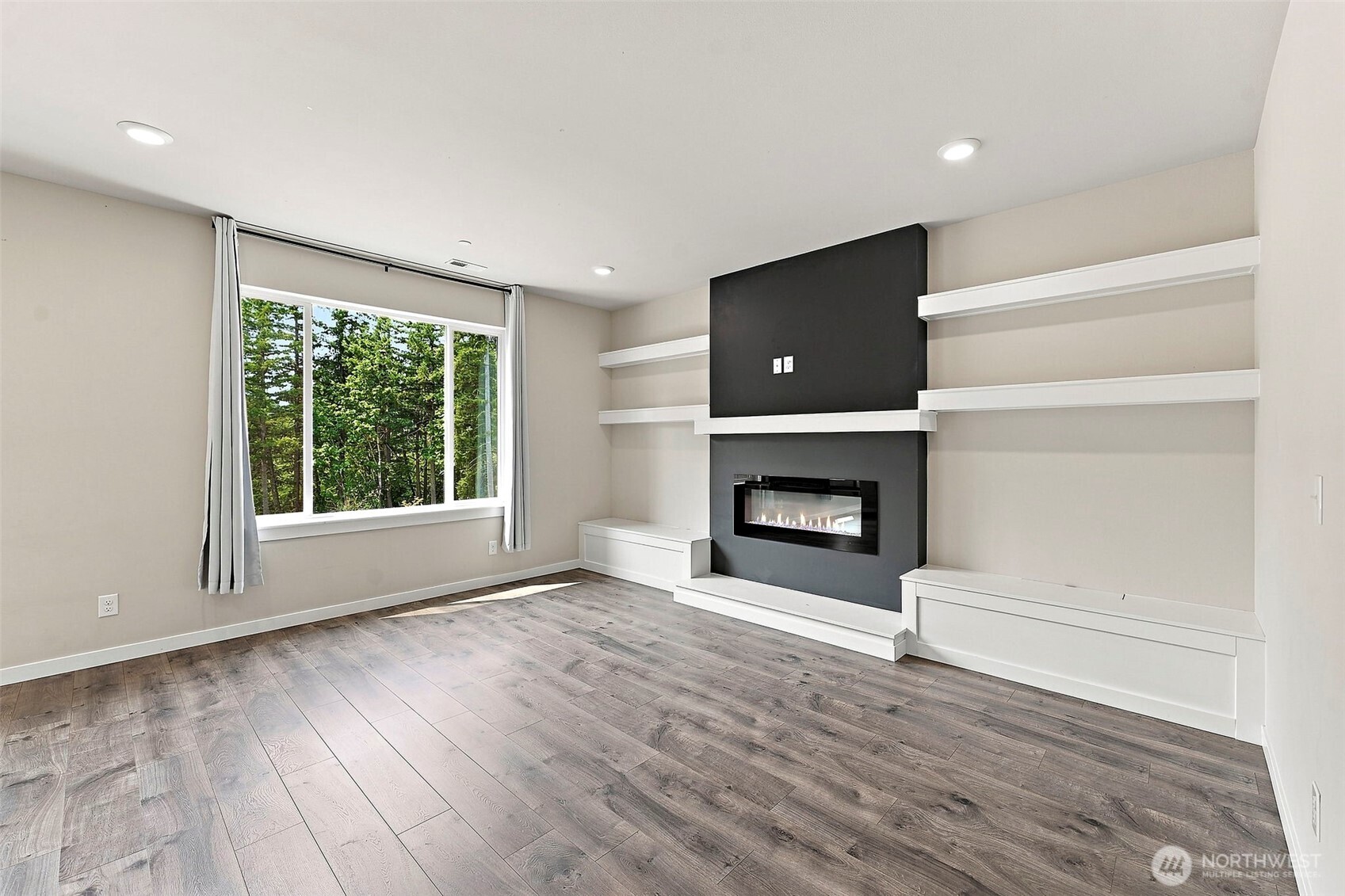 7701 208th Avenue Property Photo 6
