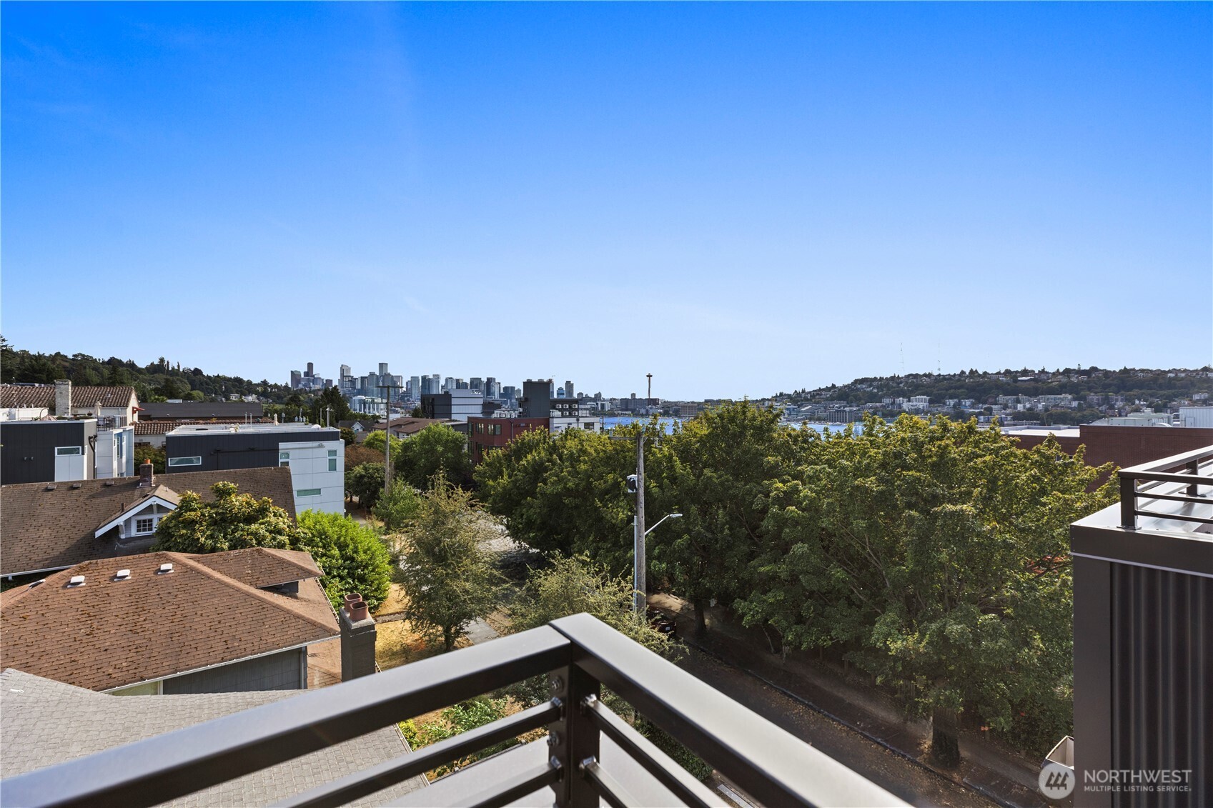2328 Franklin Avenue C Property Photo 5