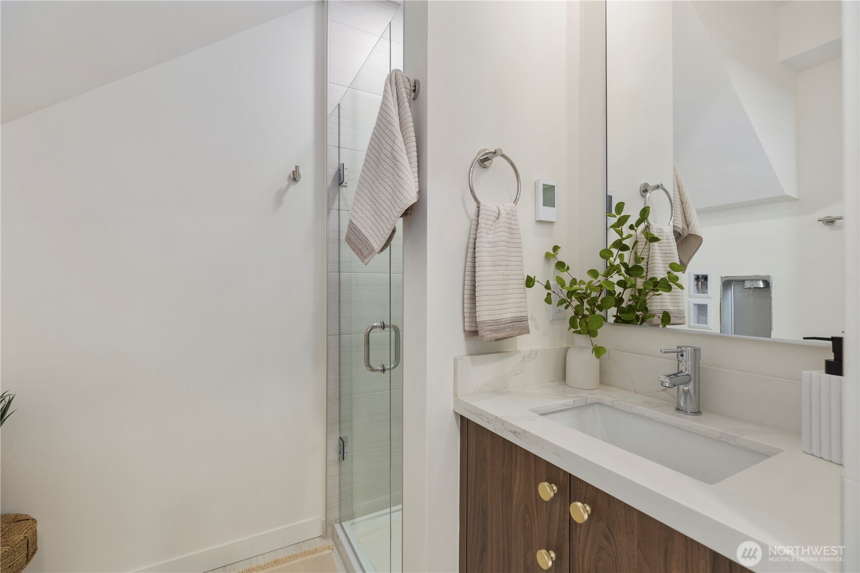 2328 Franklin Avenue C Property Photo 12