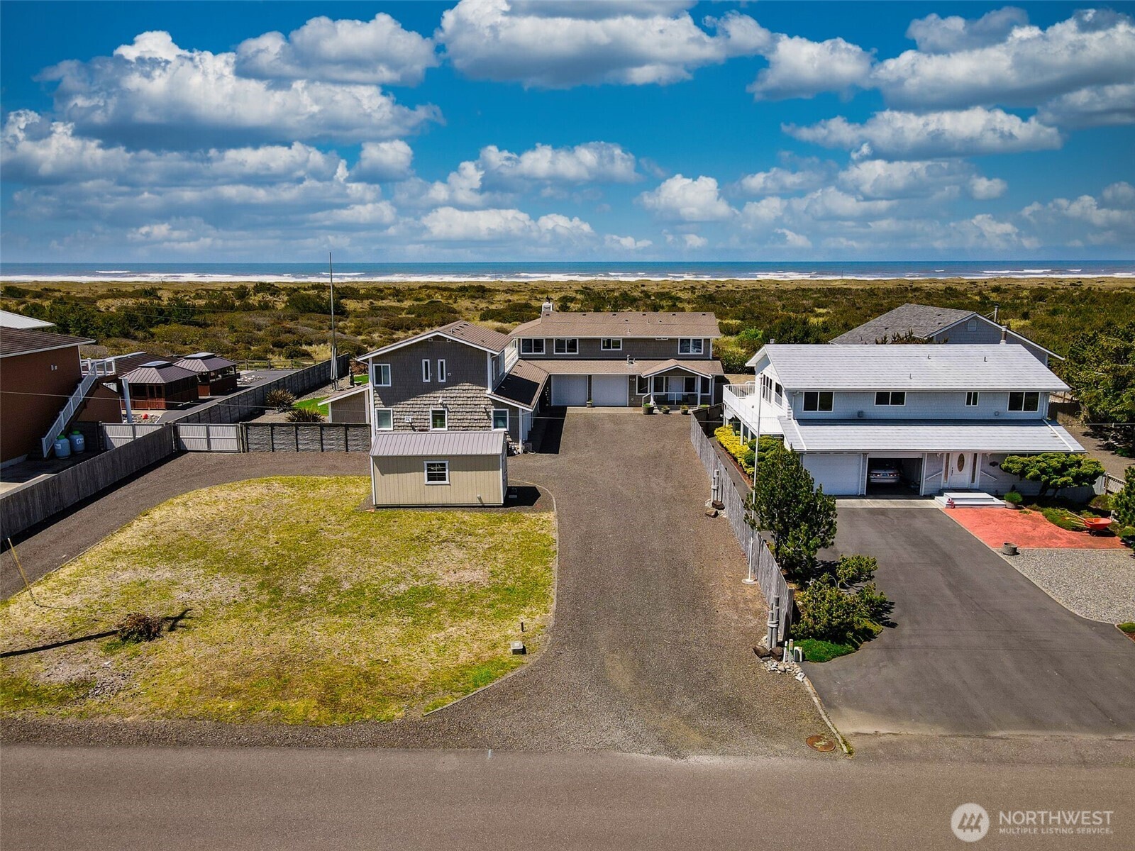 935 S Sand Dune Avenue Property Photo 3