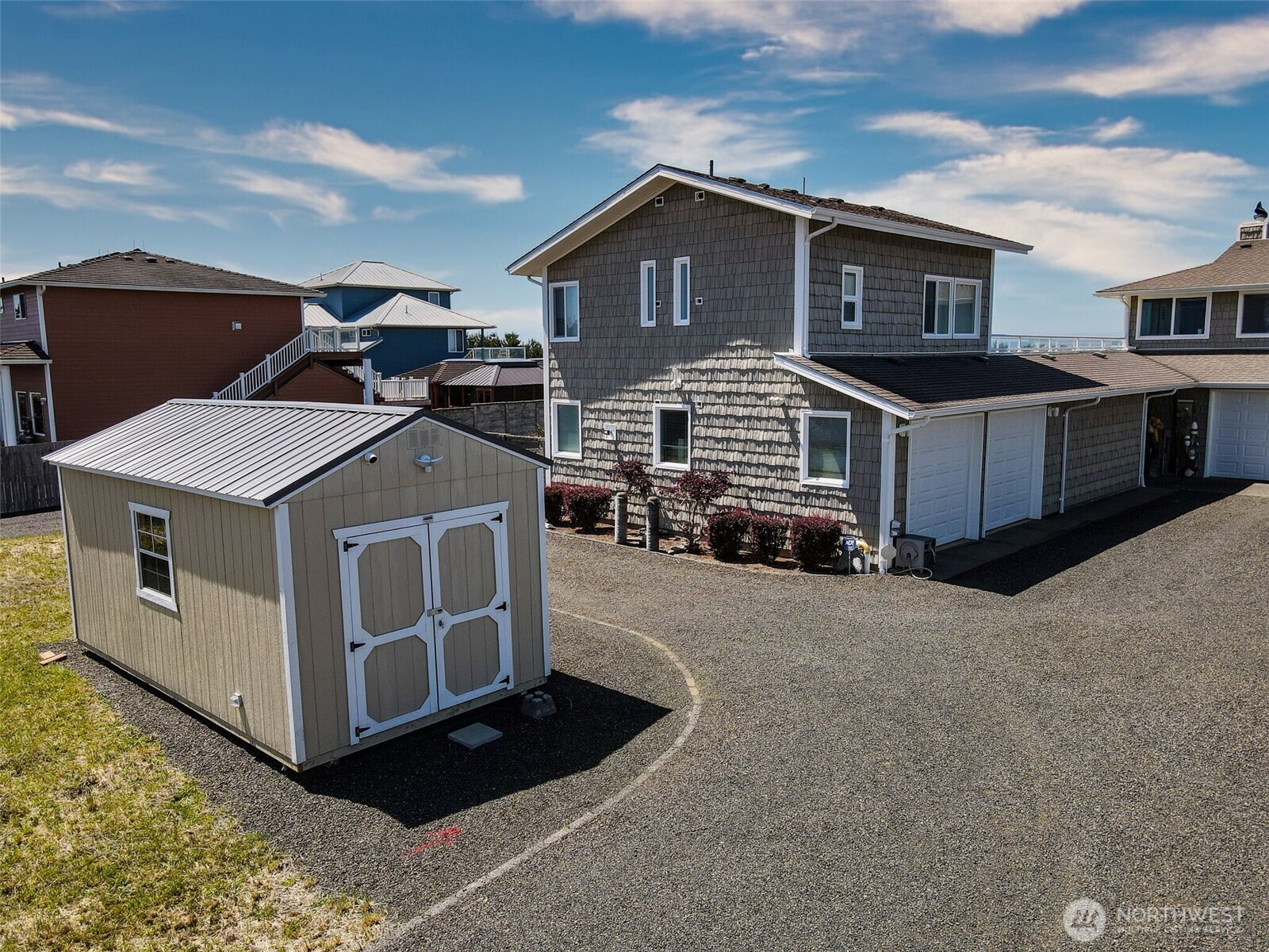 935 S Sand Dune Avenue Property Photo 4
