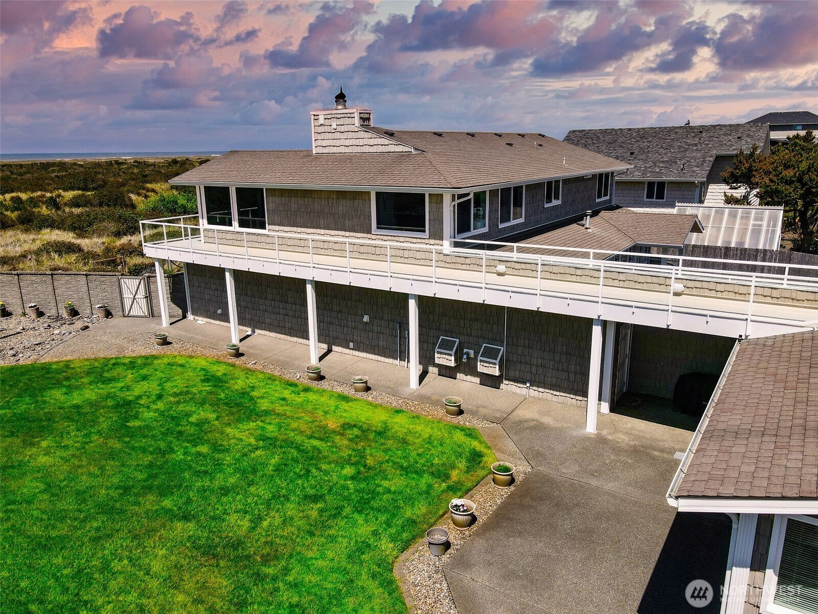 935 S Sand Dune Avenue Property Photo 9