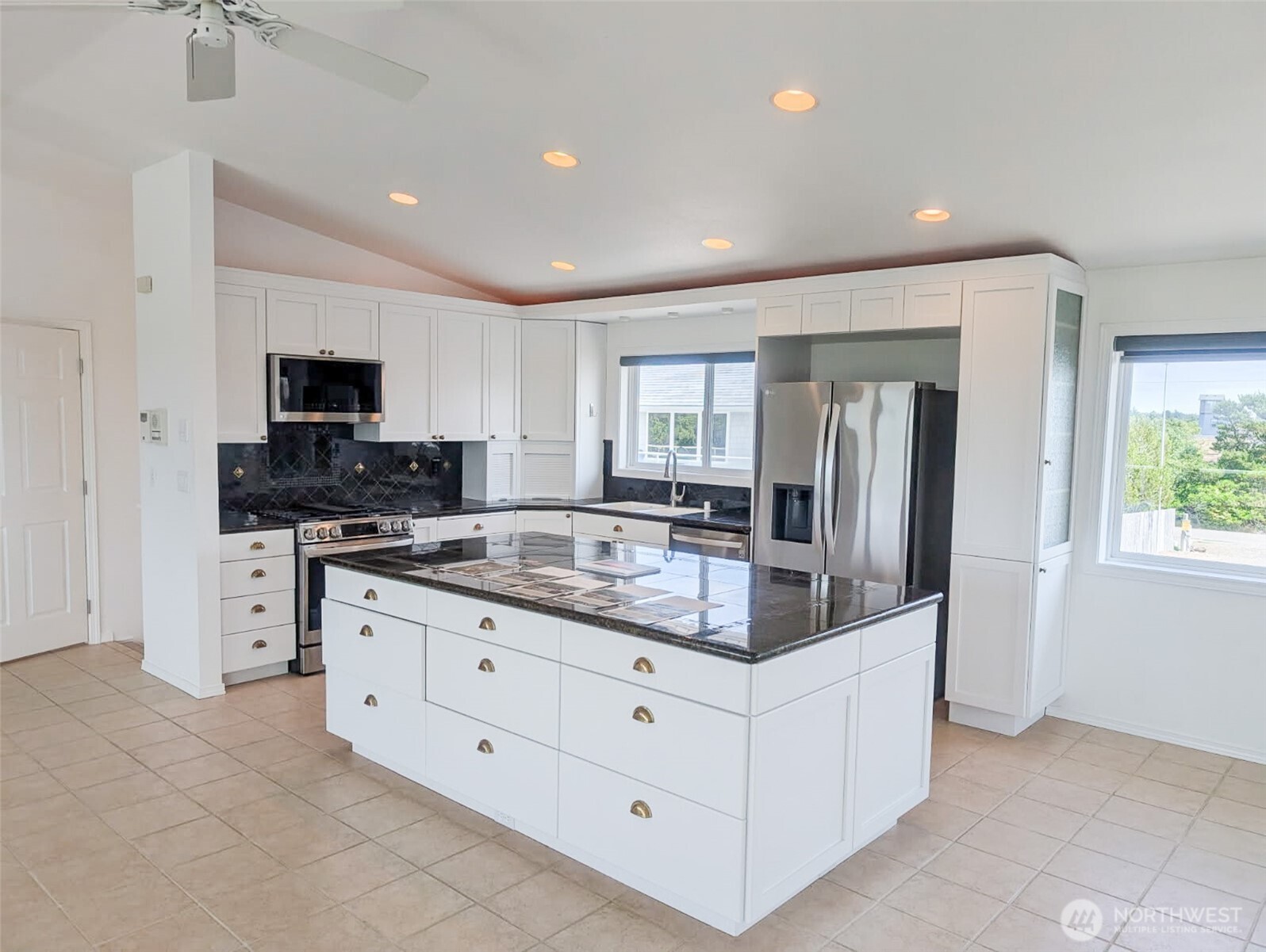 935 S Sand Dune Avenue Property Photo 26