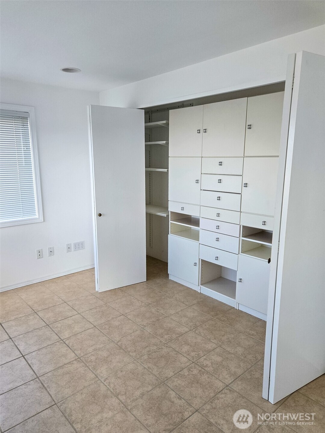 935 S Sand Dune Avenue Property Photo 31