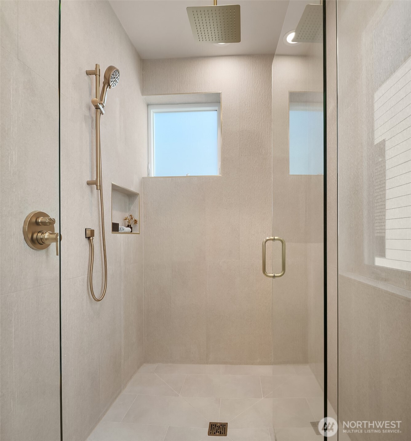 910 15th Avenue B Property Photo 18