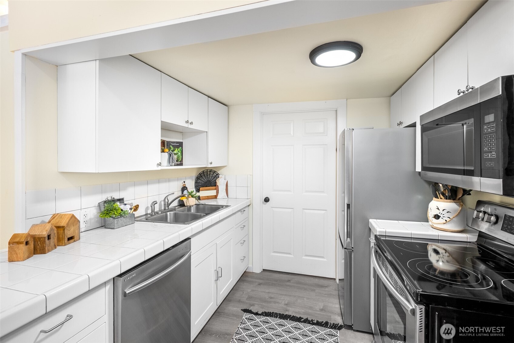 5905 Fish Road Property Photo 8