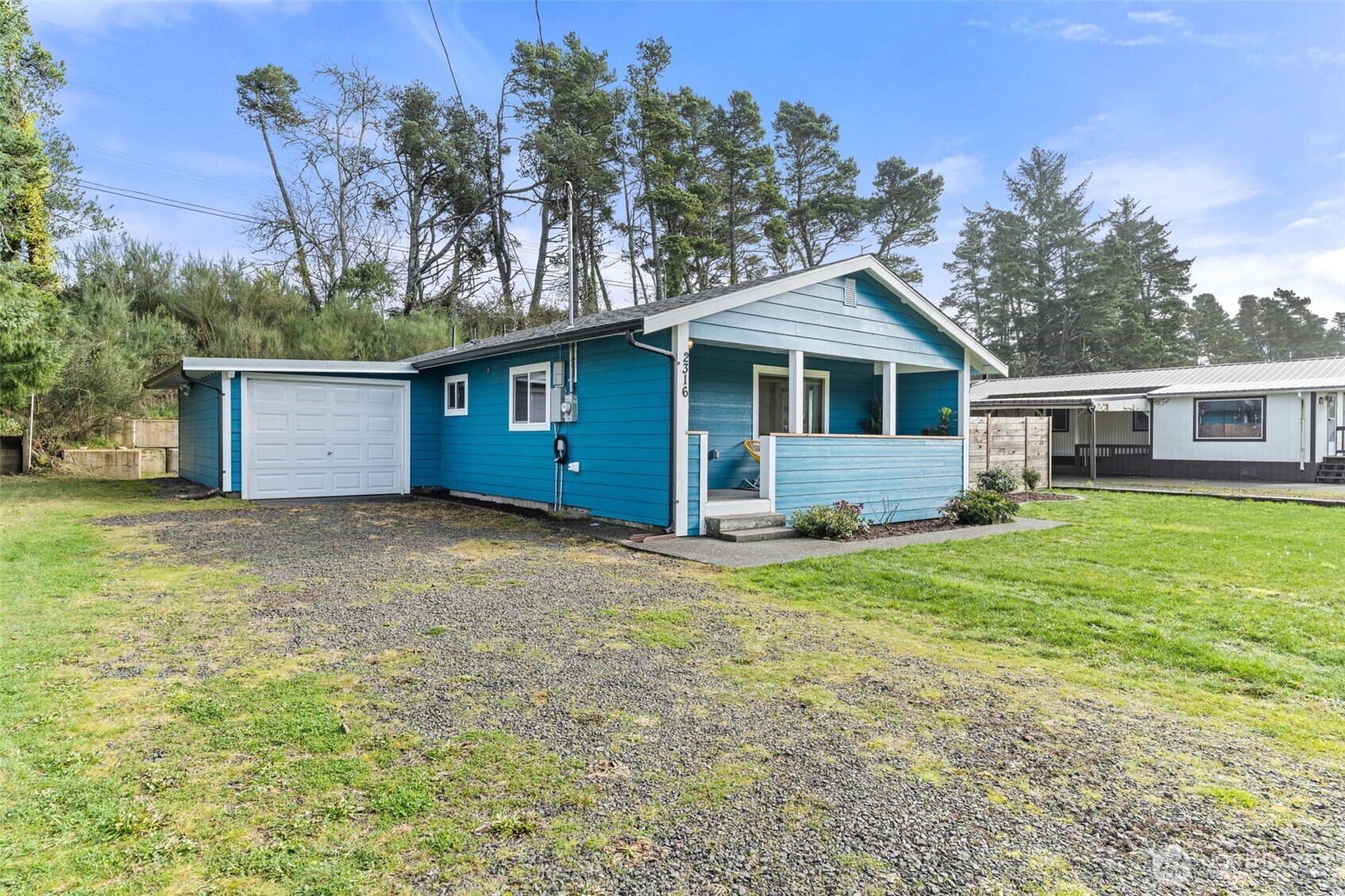2316 S Pleasant Drive Property Photo 4