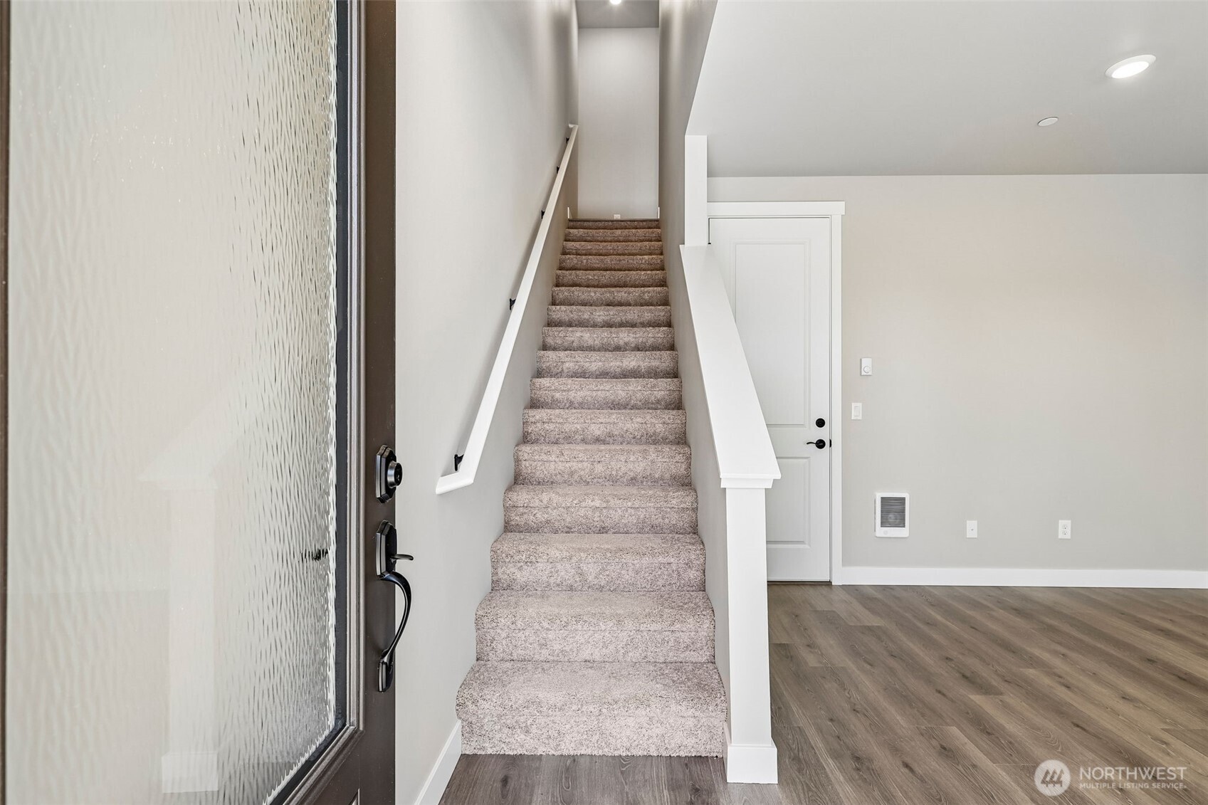 8927 172nd Street Property Photo 2