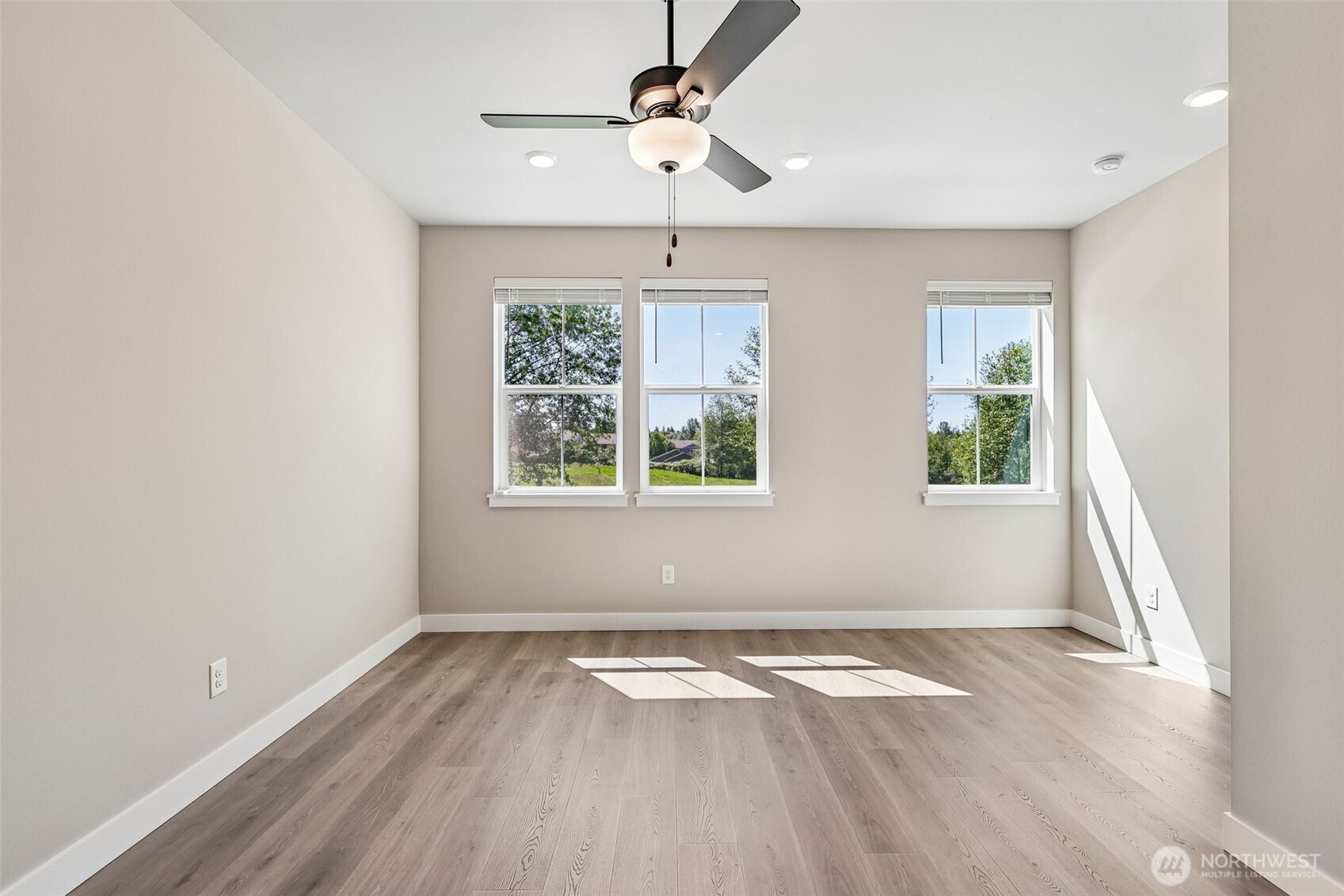 8927 172nd Street Property Photo 3