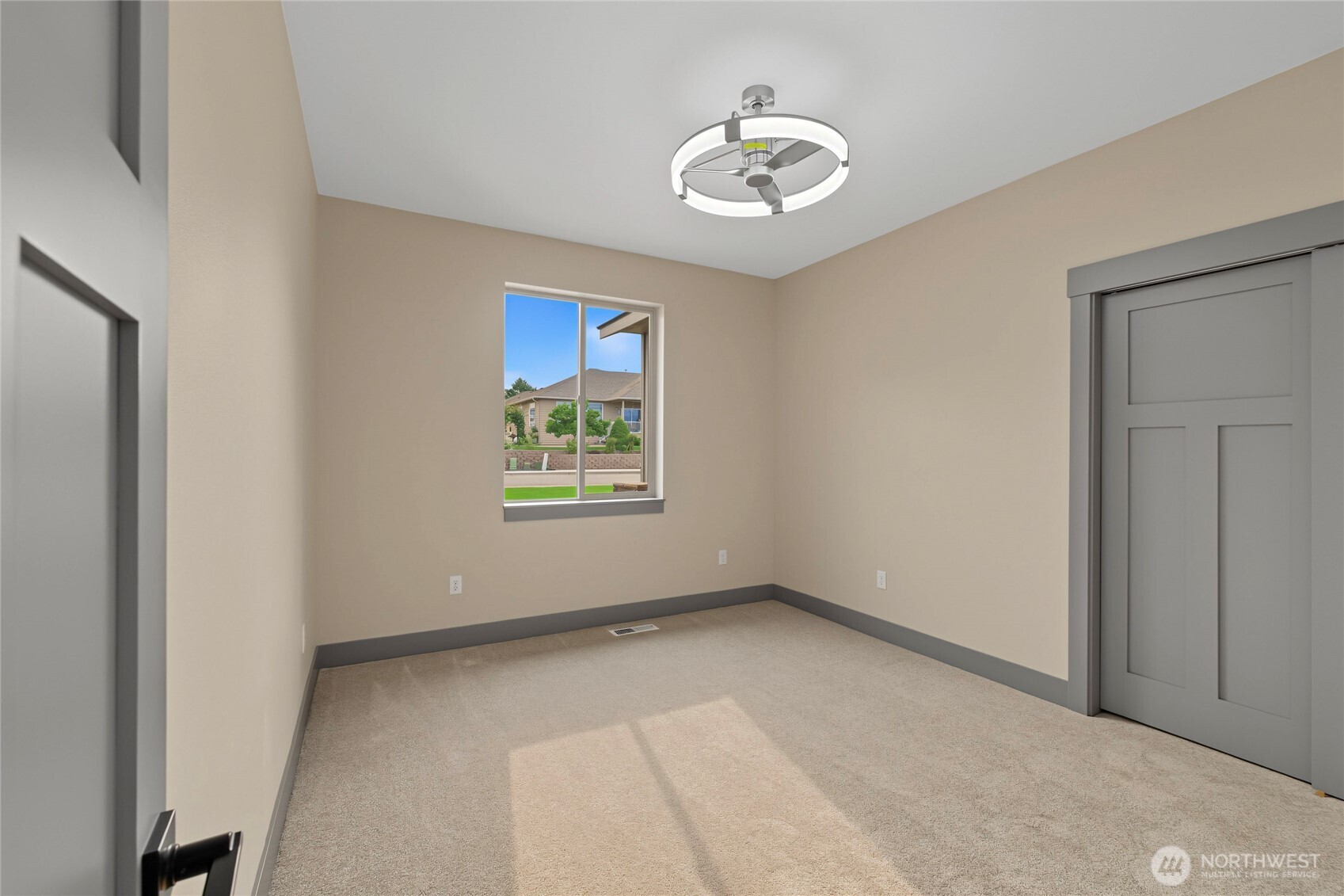 76 S Meadowbrook Lane Property Photo 18