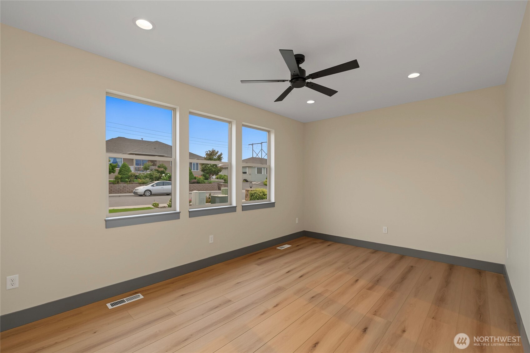 76 S Meadowbrook Lane Property Photo 22