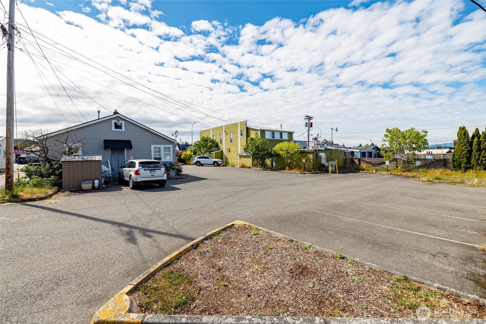 2001 Commercial Avenue Property Photo 7