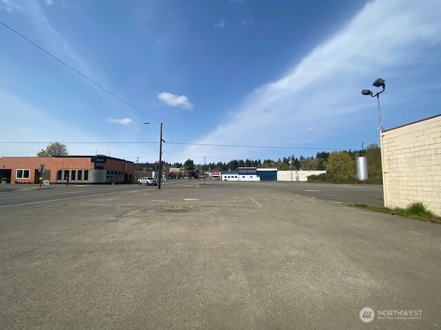 125 E Grove Street Property Photo 3