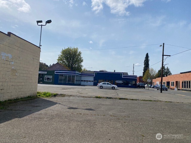 125 E Grove Street Property Photo 7