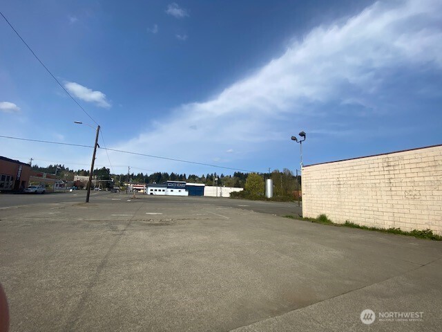 125 E Grove Street Property Photo 9