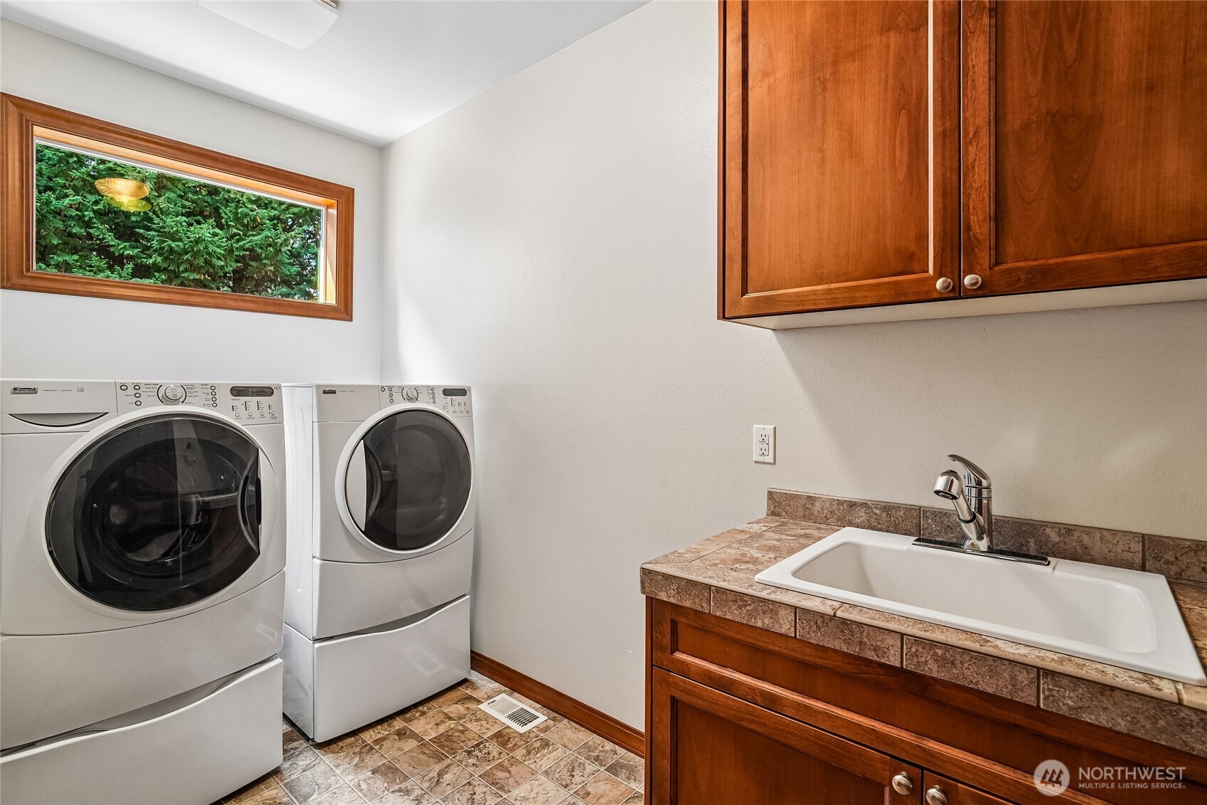 1408 180th Avenue Property Photo 14