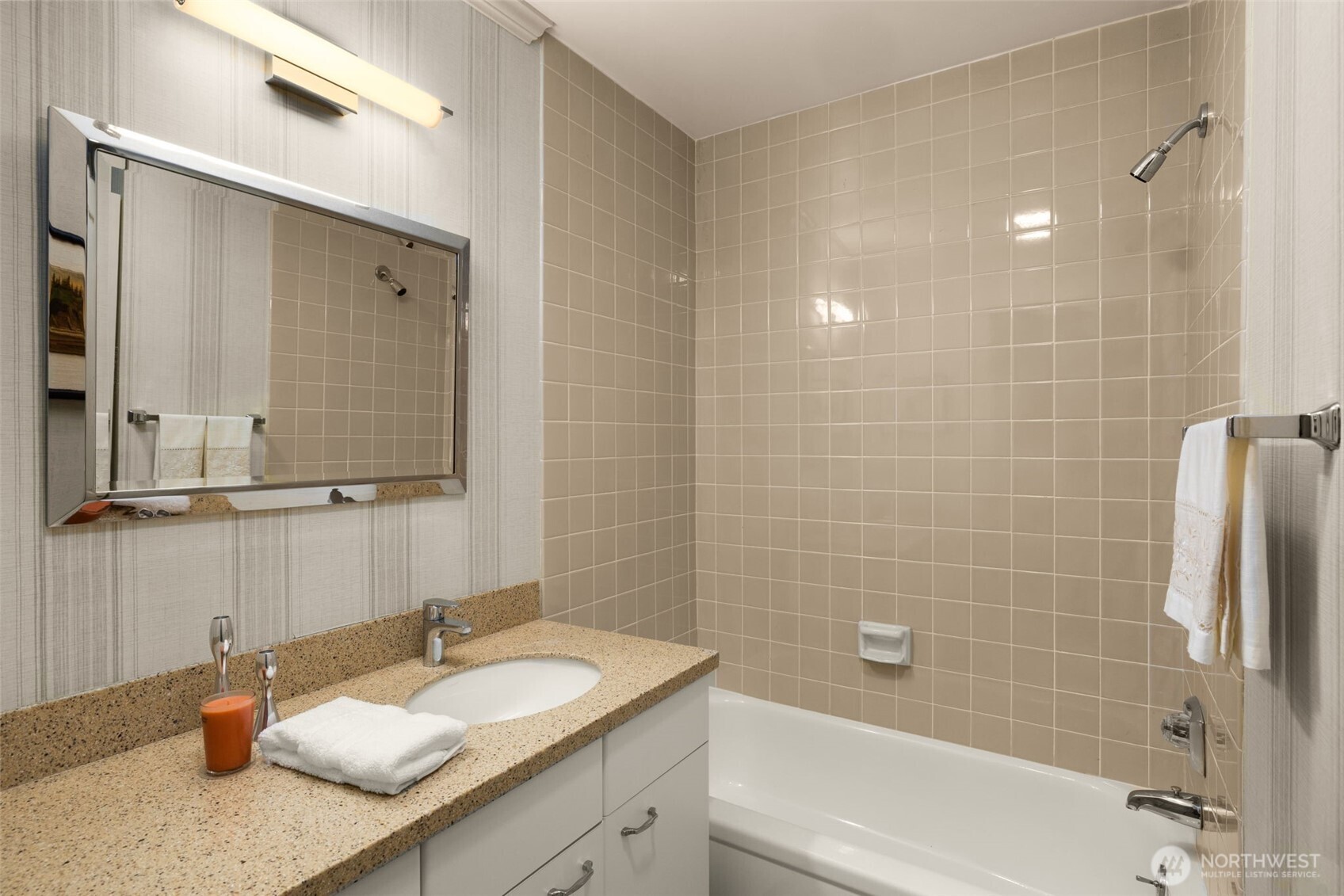 807 Lake Street 301 Property Photo 16