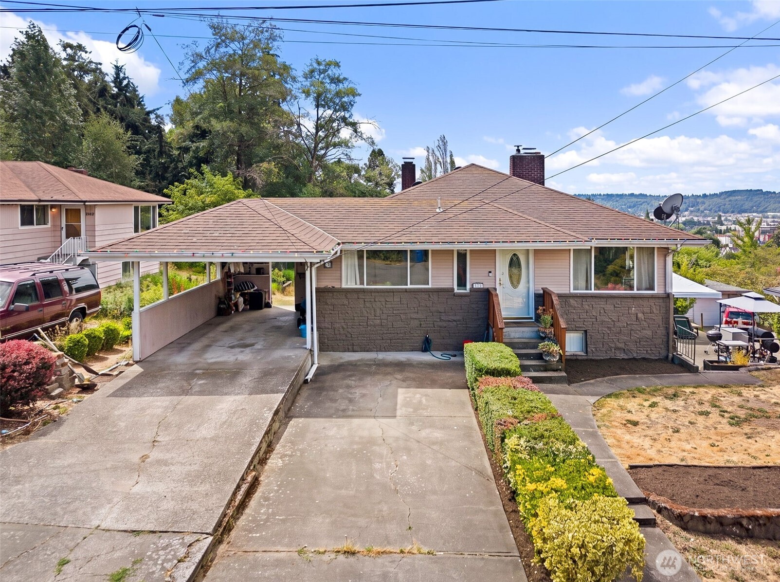 1735 S Pearl Street Property Photo 1