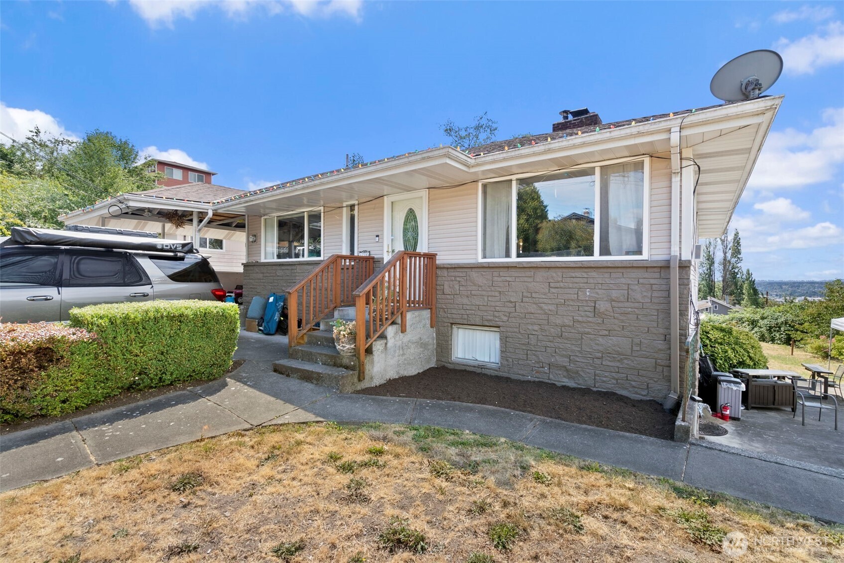 1735 S Pearl Street Property Photo 2