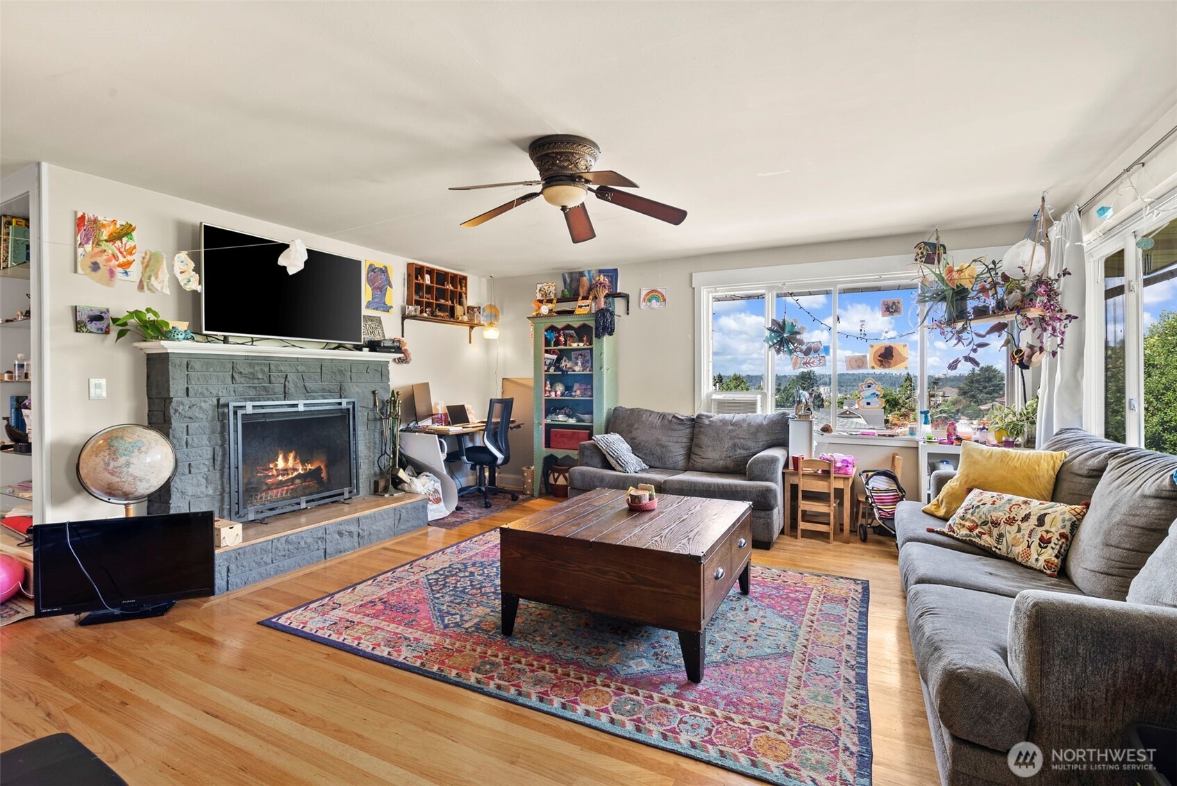 1735 S Pearl Street Property Photo 4