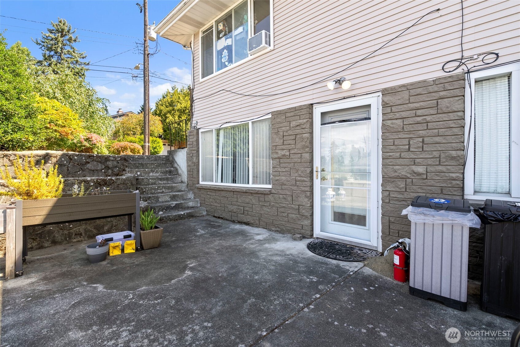 1735 S Pearl Street Property Photo 14