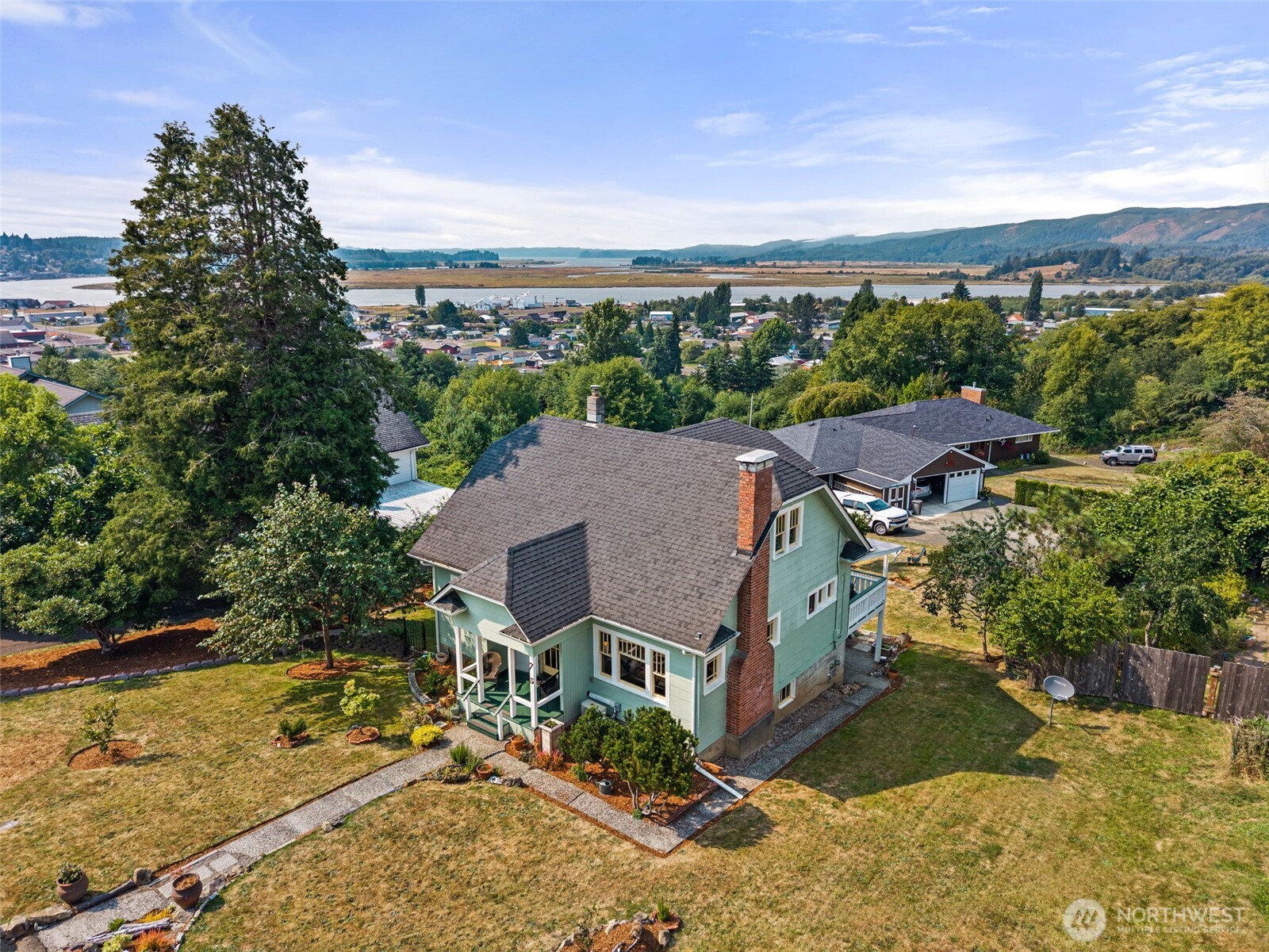 735 Cowlitz Street Property Photo 2
