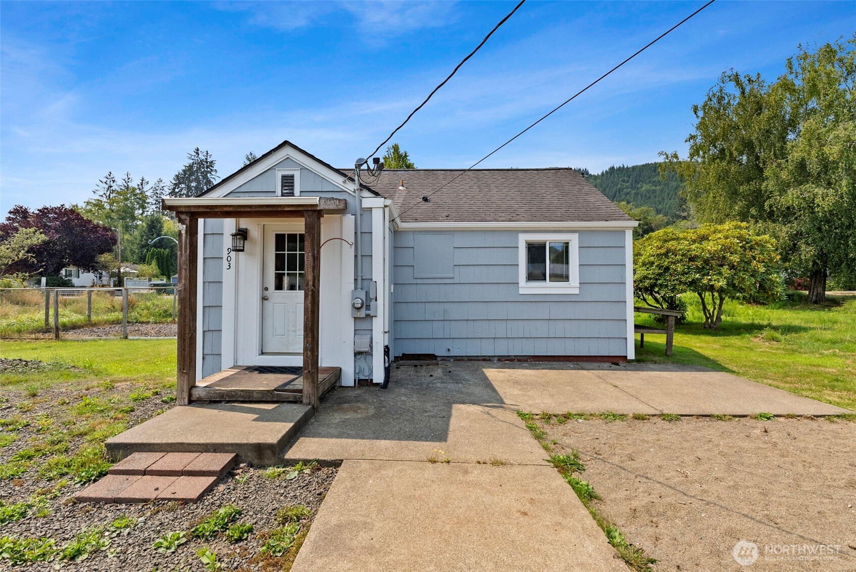 903 Howard Street Property Photo 2