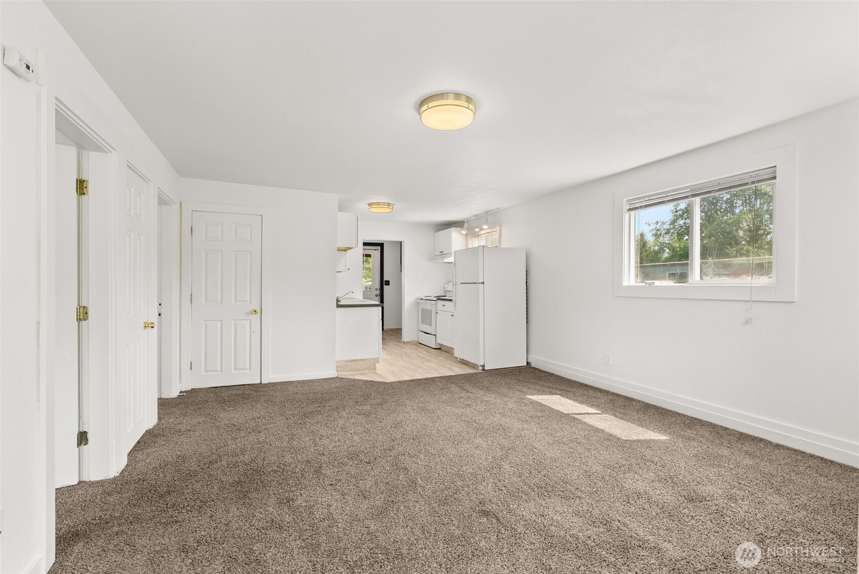 903 Howard Street Property Photo 5