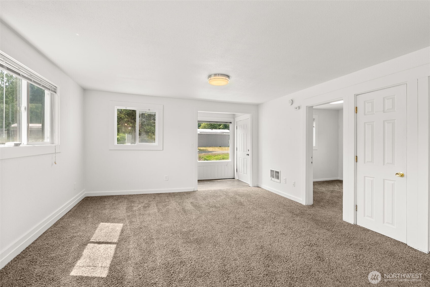 903 Howard Street Property Photo 6