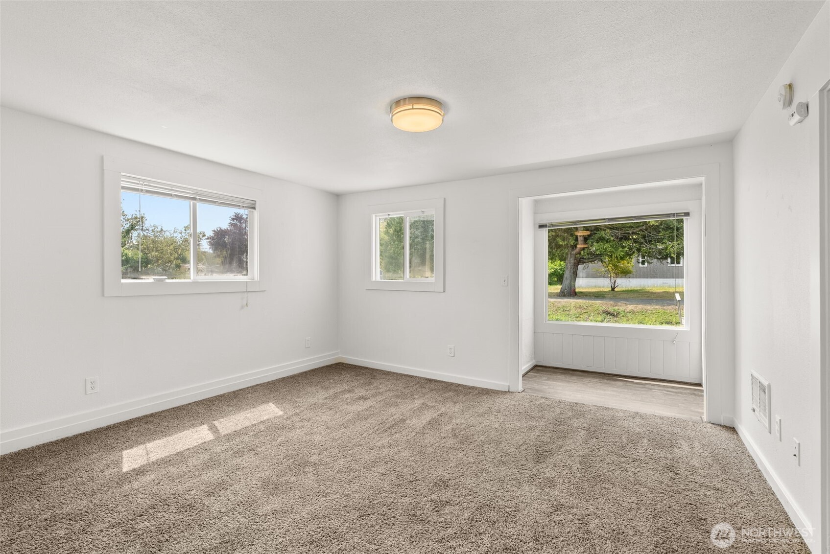 903 Howard Street Property Photo 7