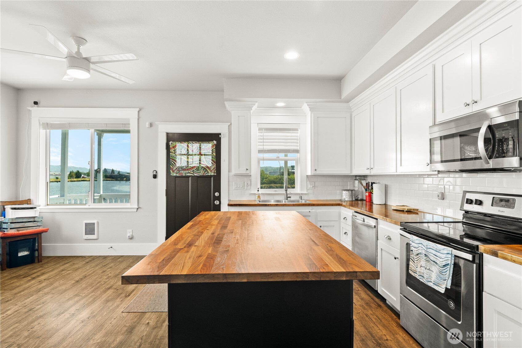 346 Island Lane Property Photo 10