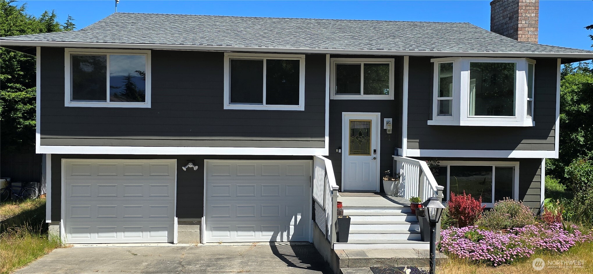 115 E Roberts Place Property Photo 1