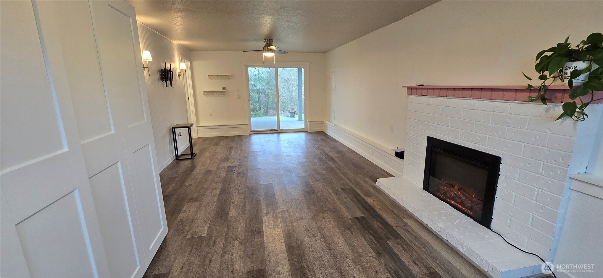 115 E Roberts Place Property Photo 14