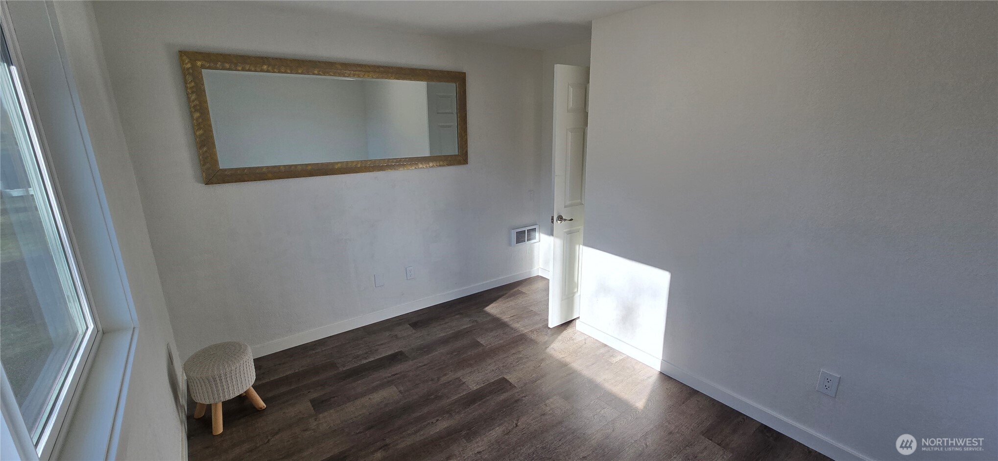 115 E Roberts Place Property Photo 18