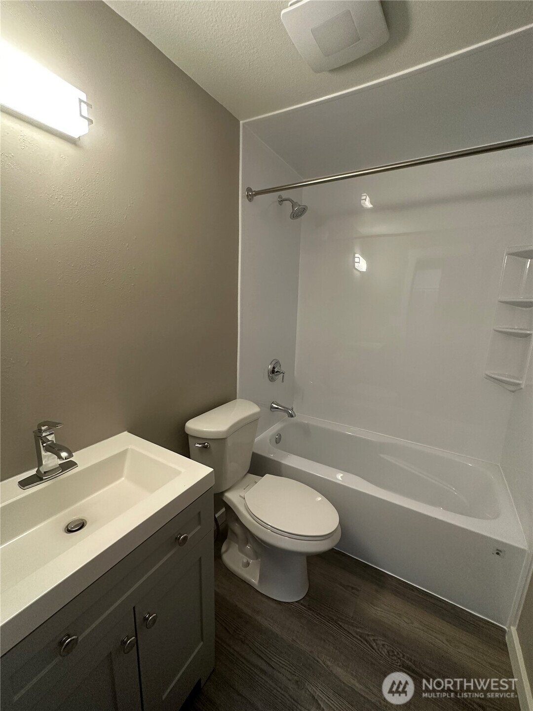 519 Burnett Avenue 1 Property Photo 6