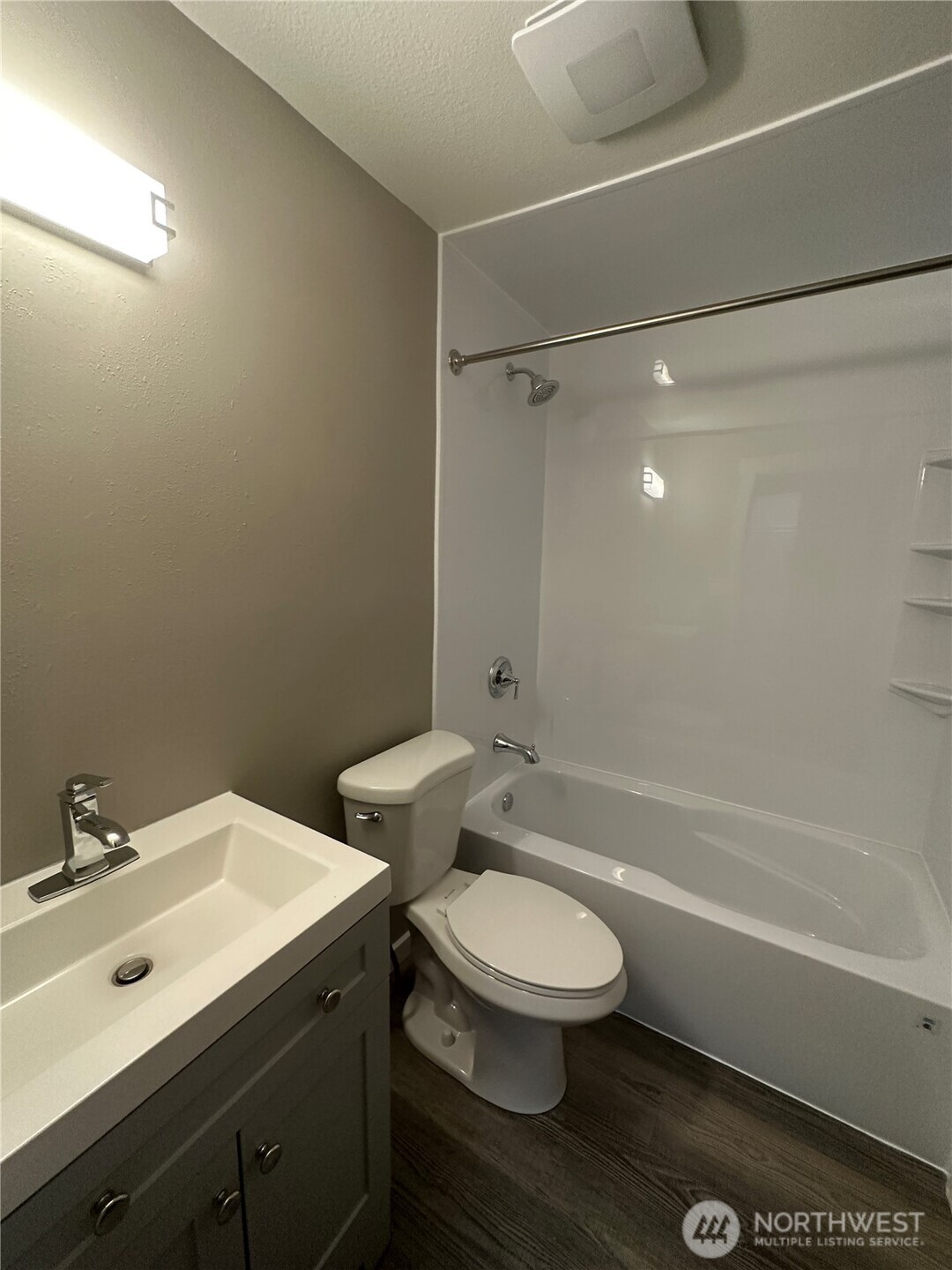 519 Burnett Avenue 1 Property Photo 7