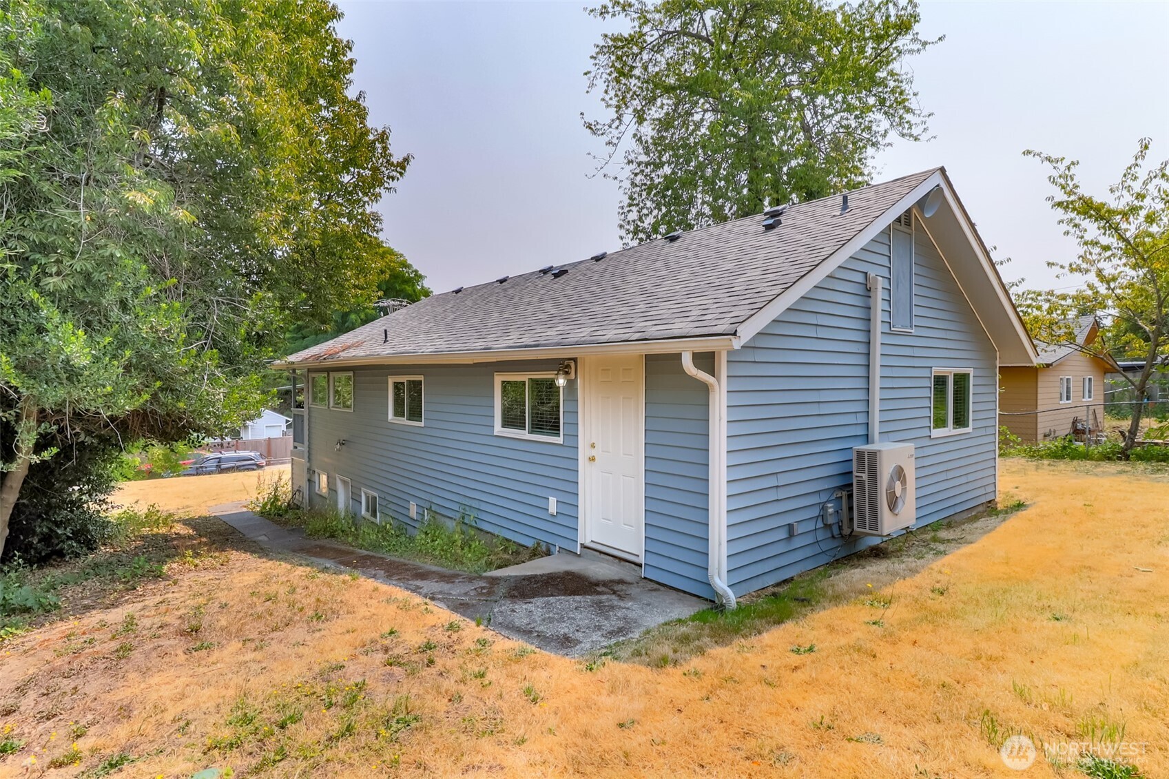 11049 18th Avenue Property Photo 3