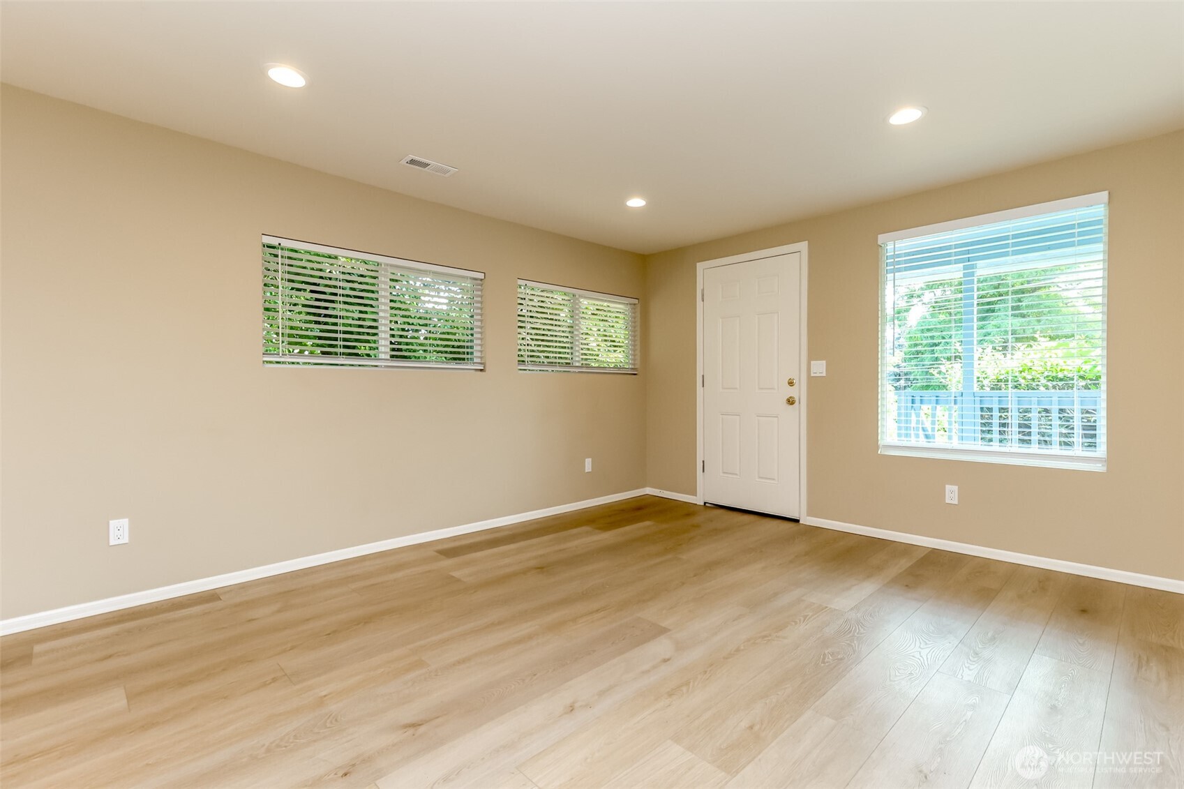 11049 18th Avenue Property Photo 6
