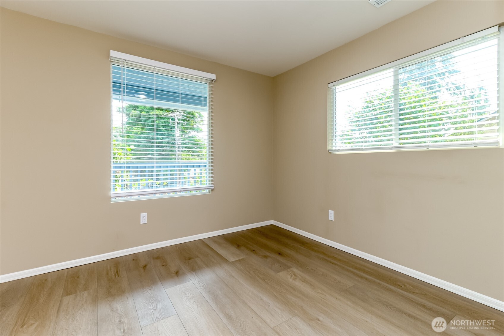 11049 18th Avenue Property Photo 23