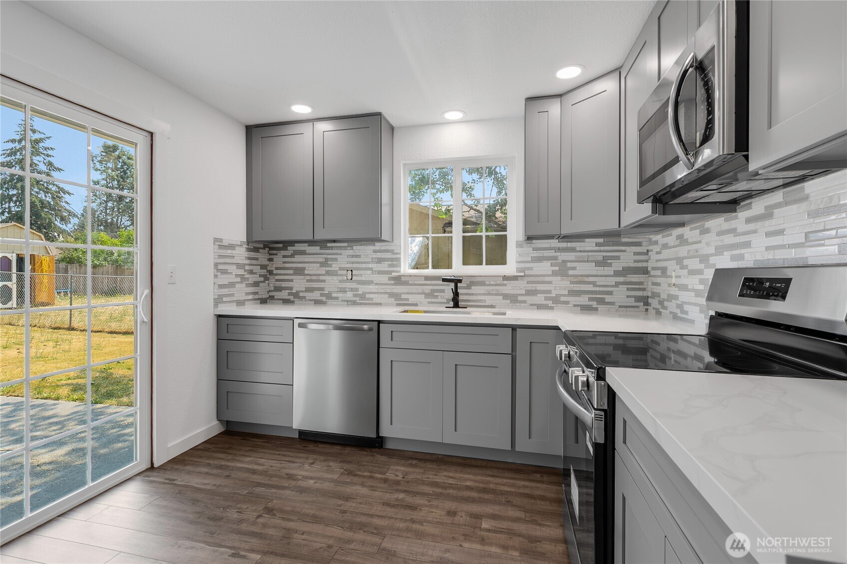 17203 5th Avenue Property Photo 5